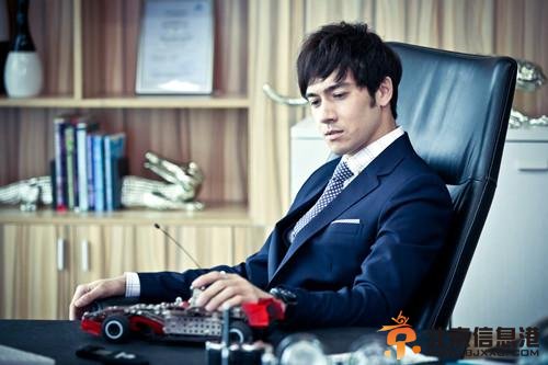 纪亚文《不一样的美男子》晋升“国民男神”