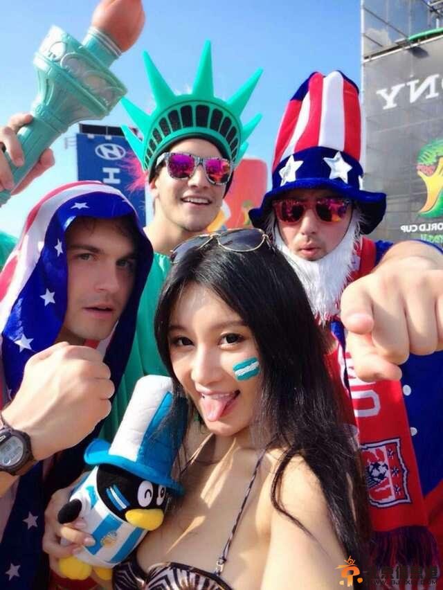 比基尼宝贝樊玲遭一路强吻 世界杯嗨爆南美