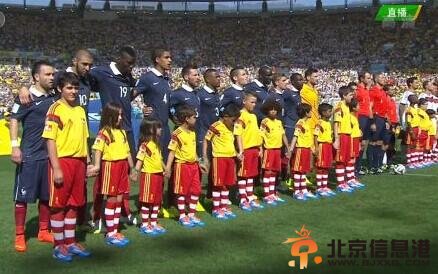 法国矮脚虎遭东道主调戏 最高球童VS最矮球员