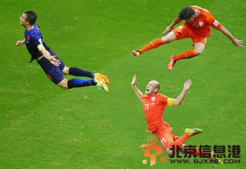 “飞翔的荷兰人 ”范佩西+罗本假摔帝 成就荷兰点球大战