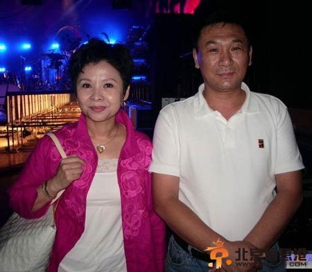 曝汤灿生活奢侈收藏上千万翡翠 女星奢华生活大盘点【组图】