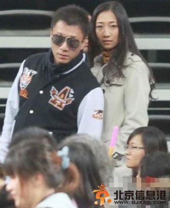 孙红雷女友正面照曝光 巴西世界杯现场秀恩爱全程被拍【组图】