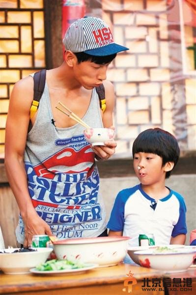 第一季《爸爸去哪儿》让张亮和儿子天天爆红，第二季回来串门并不叫人意外。