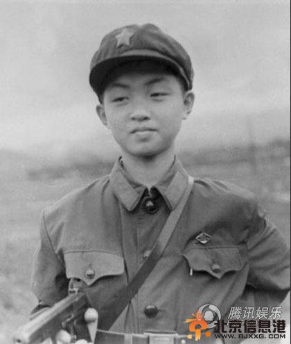 舞蹈家金星变性前男儿身军装照 变性手术照片曝光（组图）