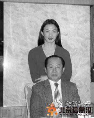 舞蹈家金星变性前男儿身军装照 变性手术照片曝光（组图）