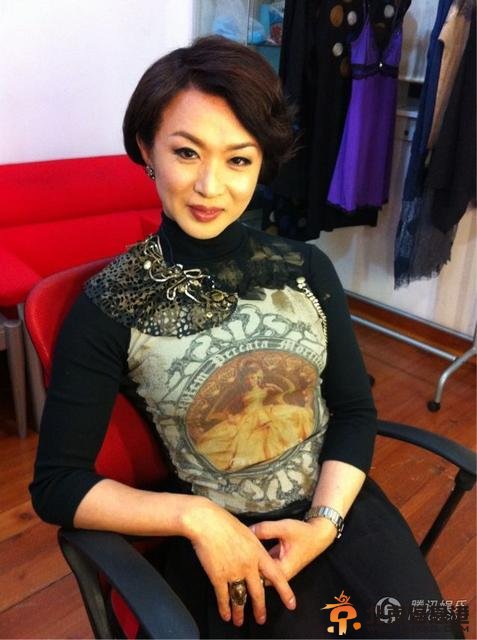 舞蹈家金星变性前男儿身军装照 变性手术照片曝光（组图）