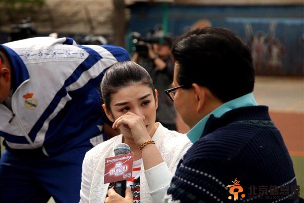 黄奕婚变后录节目泪崩 称被孩子们正能量感染