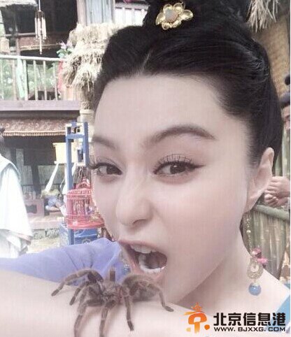 范冰冰晒与蜘蛛“亲密”照 网友:蜘蛛精转世