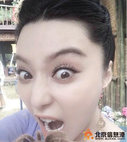 范冰冰晒与蜘蛛“亲密”照 网友:蜘蛛精转世