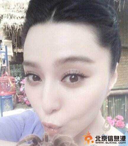 范冰冰晒与蜘蛛“亲密”照 网友:蜘蛛精转世