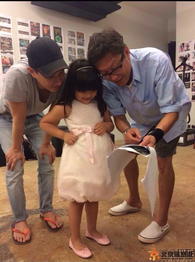 小女神Angela与张家辉片场玩闹