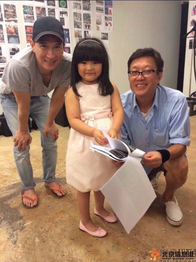 小女神Angela与张家辉片场玩闹