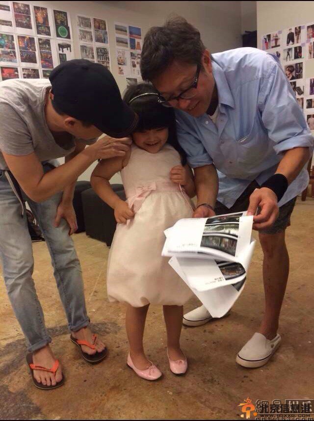 小女神Angela与张家辉片场玩闹