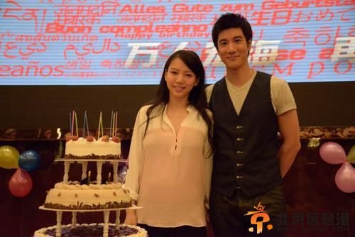 李靓蕾怀孕时和王力宏合影