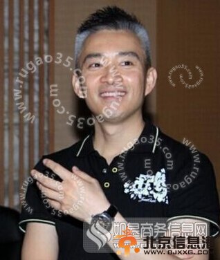 原央视主持亚宁现身 曾主持《同一首歌》