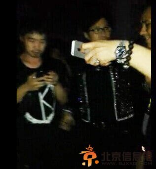 网曝汪峰在后台与人起冲突 网友：终于可上头条