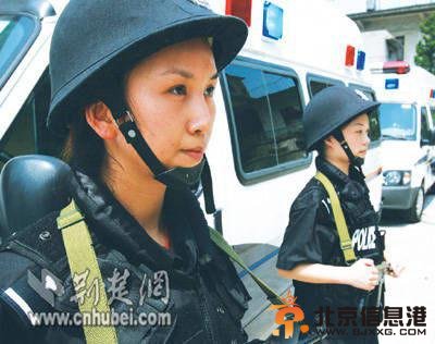 武汉美女神枪手弹无虚发:20斤狙击枪一端几小时