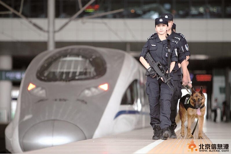 武汉美女神枪手弹无虚发:20斤狙击枪一端几小时