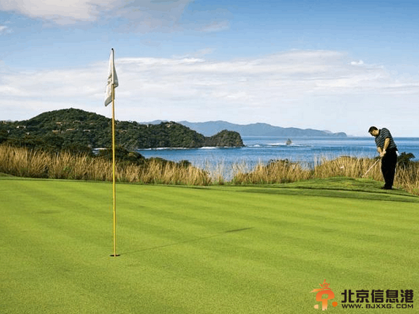 组图：全球唯一能漂浮水中高尔夫球场 世界最美八大高尔夫球场绝美风光一览