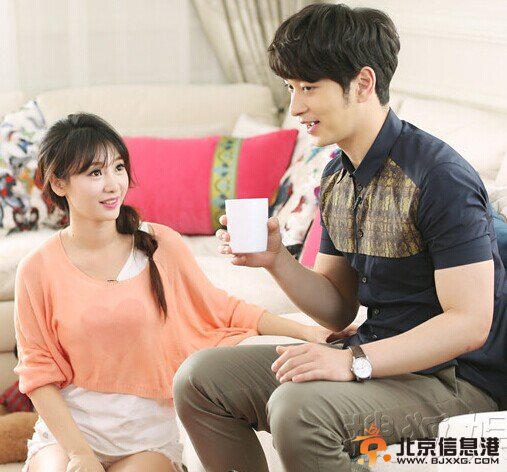 《如果爱》柳岩灿盛嬉戏。【点击查看组图】