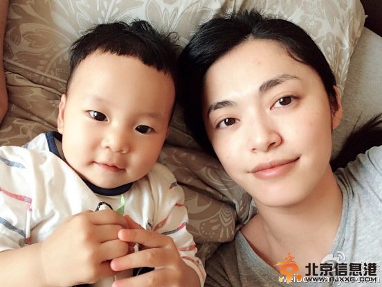 姚晨晒小土豆合影 网友纷纷夸赞母子二人温馨【图】