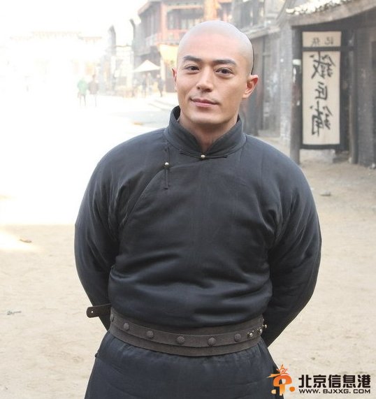  霍建华首次光头闯《镖门》 直言对新形象很满意
