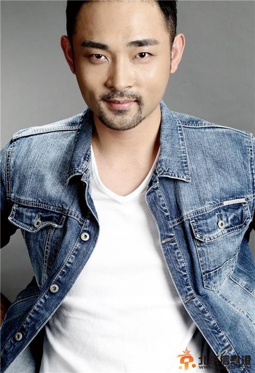 《神犬奇兵》将播：旌鸣与“萌宠”亲密接触