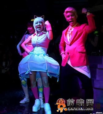 苍井空现身酒吧Cosplay装扮卖萌 揭不能生育原因