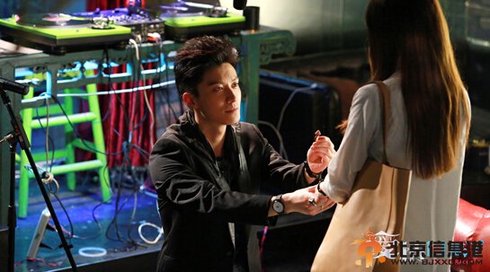 《爱情回来了》乔任梁 “湿身”浪漫示爱姜妍