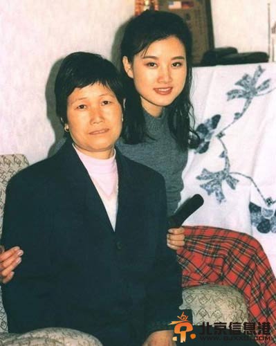 宋祖英自曝和老公一见钟情 宋祖英原名宋六英揭其成名前不为人知的秘密【组图】