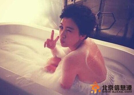 贾静雯出浴美图