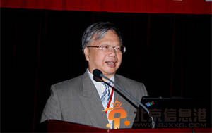 高质量的新闻需要深入调查和持续投入。请您使用下面的链接将澎湃新闻的这篇文章分享给别人。如有更多合作需求，请查看我们的版权页信息或给contact@thepaper.cn发邮件。http://www.thepaper.cn/newsDetail_forward_1256244  演讲人简介:        陈国阶: 1965年8月毕业于中山大学地质地理系，1965年8月至今一直在中国科学院成都山地灾害与环境研究所（前身为成都地理研究所）从事科研工作，主要研究领域为：氟的污染与防治、环境评价、区域持续发展等。1965、1978、1986、199年依次任研究实习员、助理研究员、副研究员、研究员；其中1981—1983年公派赴美国亚利桑那州立大学地理系作访问学者。来自澎湃新闻thepaper.cn