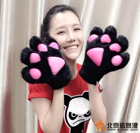 央视女神“乌贼刘”遭起底 昔日结婚美艳照曝光