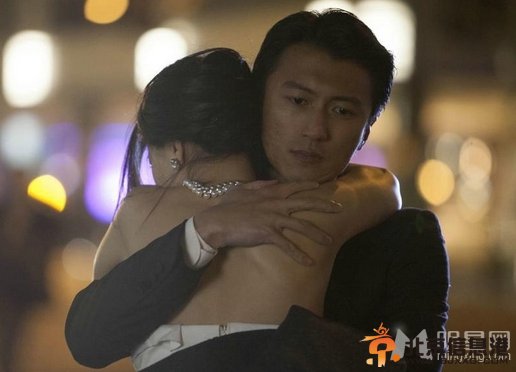 谢霆锋高圆圆激情拥吻 男神离婚后艳遇不断