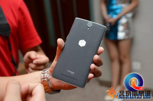 张杰现身takee 1全息手机发布会