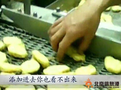 记者卧底两个多月 发绿臭肉重变“小牛排”卖给洋快餐