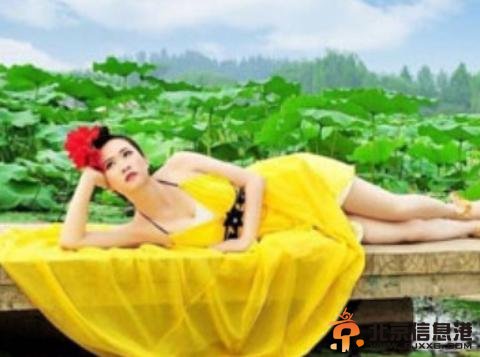 芙蓉姐姐变美艳荷花仙 酥胸侧漏前夫为抛弃芙蓉悔青肠子