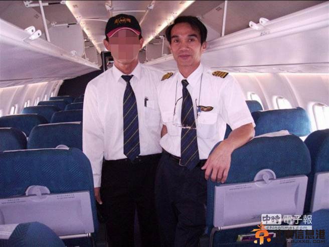 正驾驶李义良(右)教官