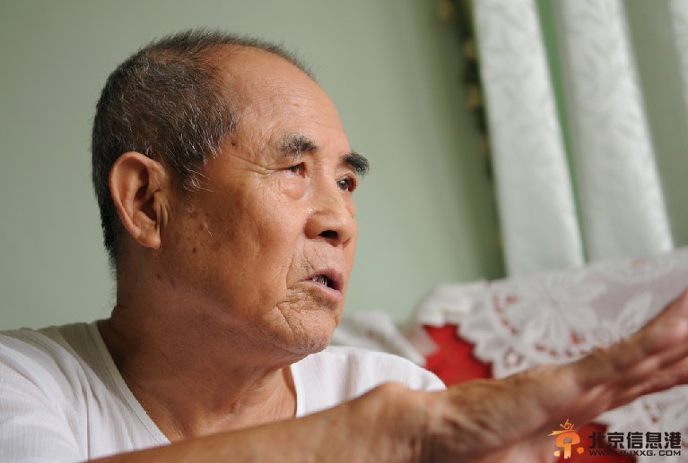 台湾坠毁客机驾驶员及乘客照片曝光(组图)