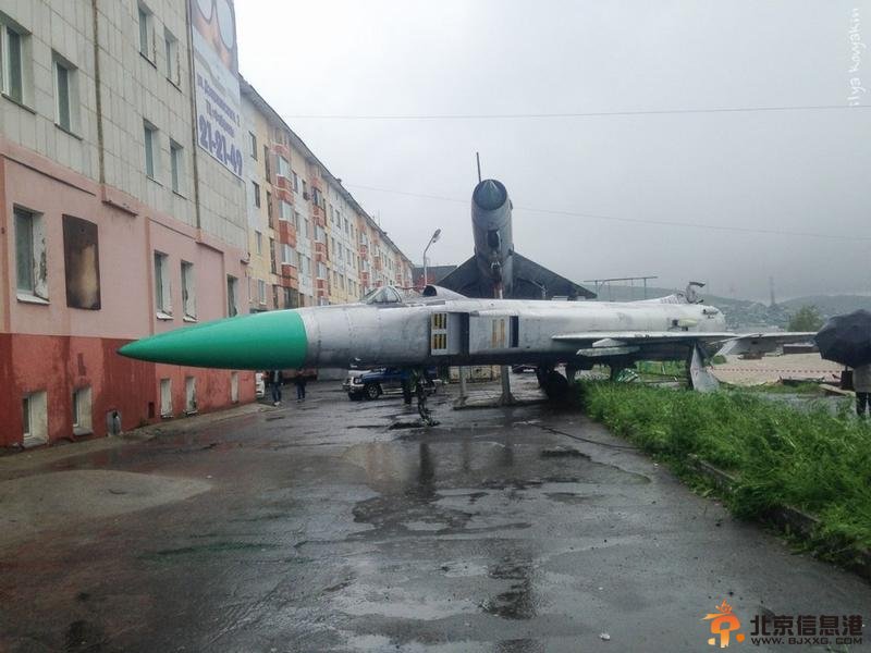 马加丹州洪水冲垮路桥 退役战机被冲走