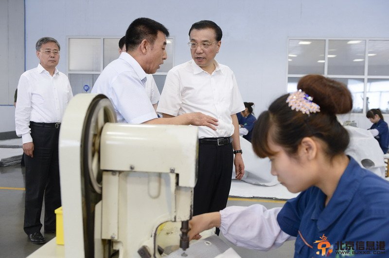 李克强山东考察城镇化：关注落户就业收入叮嘱孝敬父母