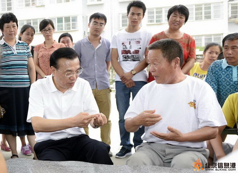 李克强山东考察城镇化：关注落户就业收入叮嘱孝敬父母