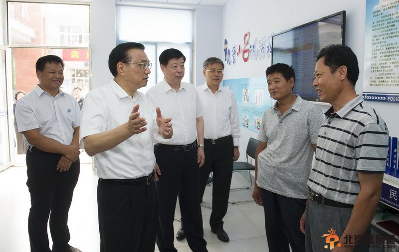 李克强山东考察城镇化：关注落户就业收入叮嘱孝敬父母