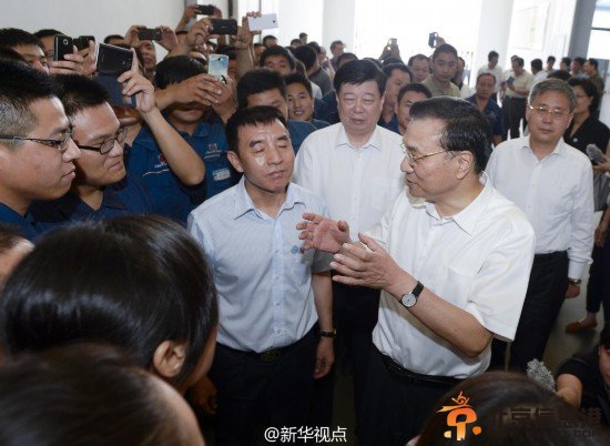 李克强山东考察：关心进城农民落户 掰手指细数城镇化好处