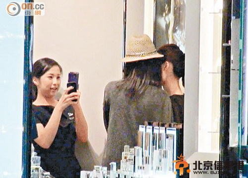 陈慧琳撇下两子独自购物　被传老公劈腿懒理传闻