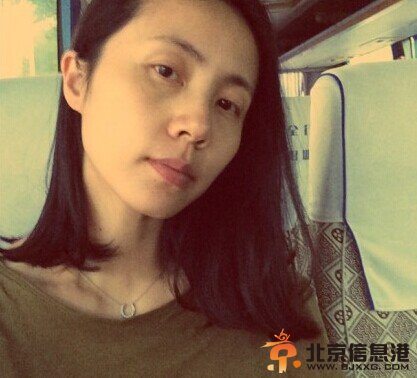 组图：黄多多学刀削面有模有样 孙莉晒清秀素颜