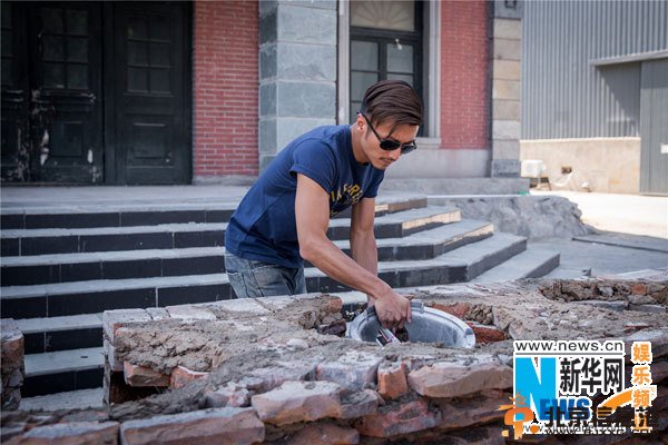 赵薇烹制独家方便面 谢霆锋搬砖抬煤气变