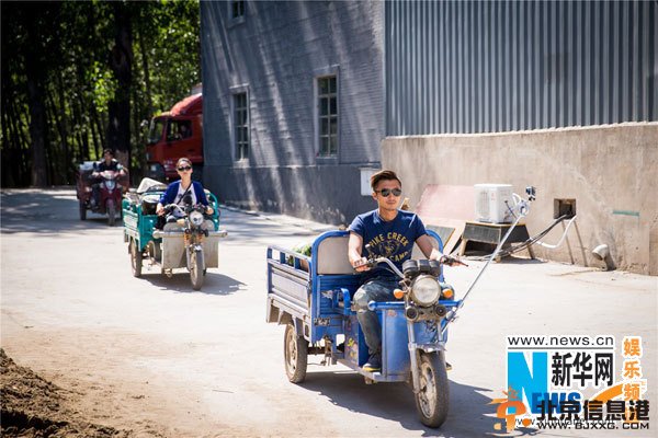 赵薇烹制独家方便面 谢霆锋搬砖抬煤气变