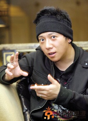 揭秘胡海泉娇妻：04年首曝光 跳舞出身