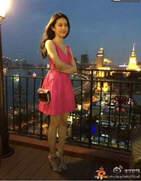 刘亦菲穿蕾丝现身机场尽显高贵伍媚 刘亦菲素颜照大汇总